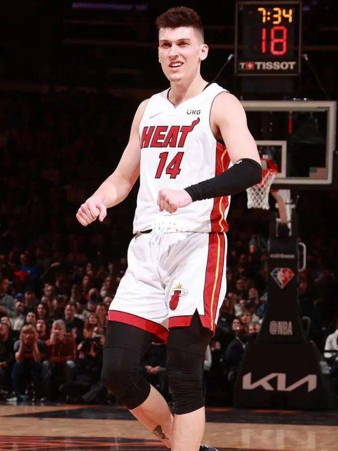 卫了卫冕冠 卫了卫冕冠