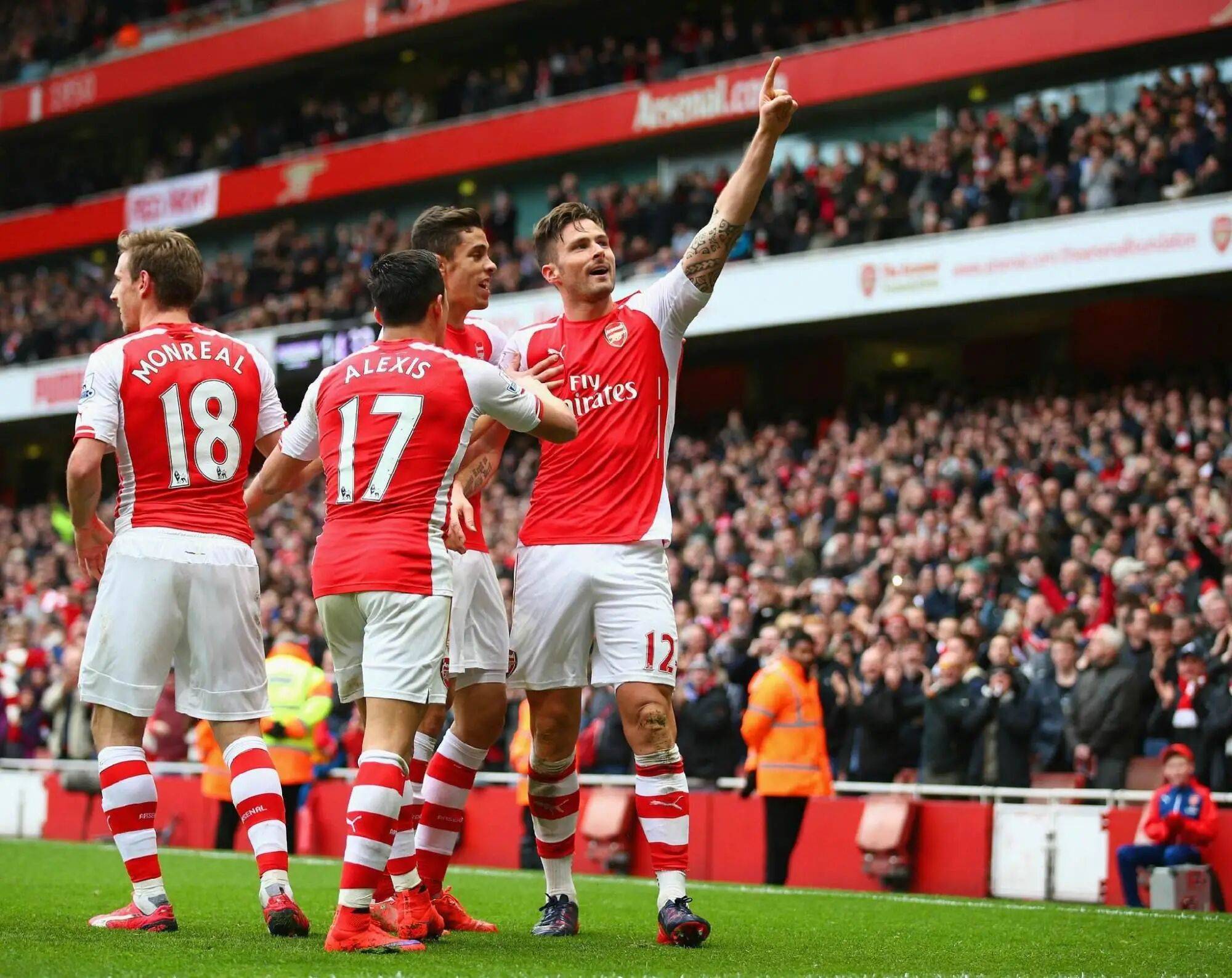 他在场上展 他在场上展