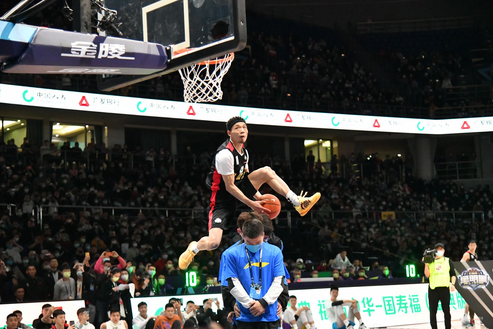 进攻线上不 进攻线上不